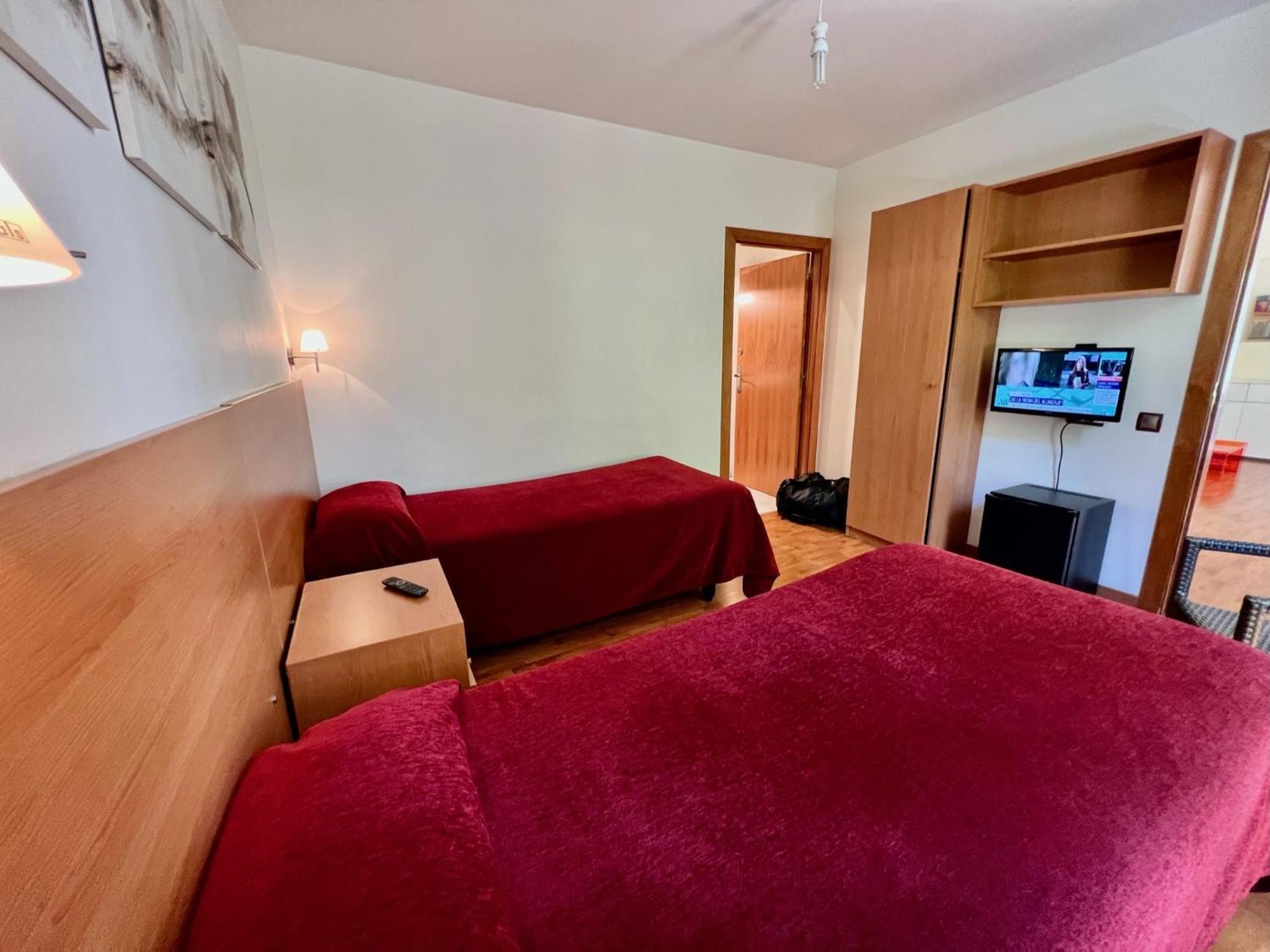 Hostal Madrazo — Photos 2